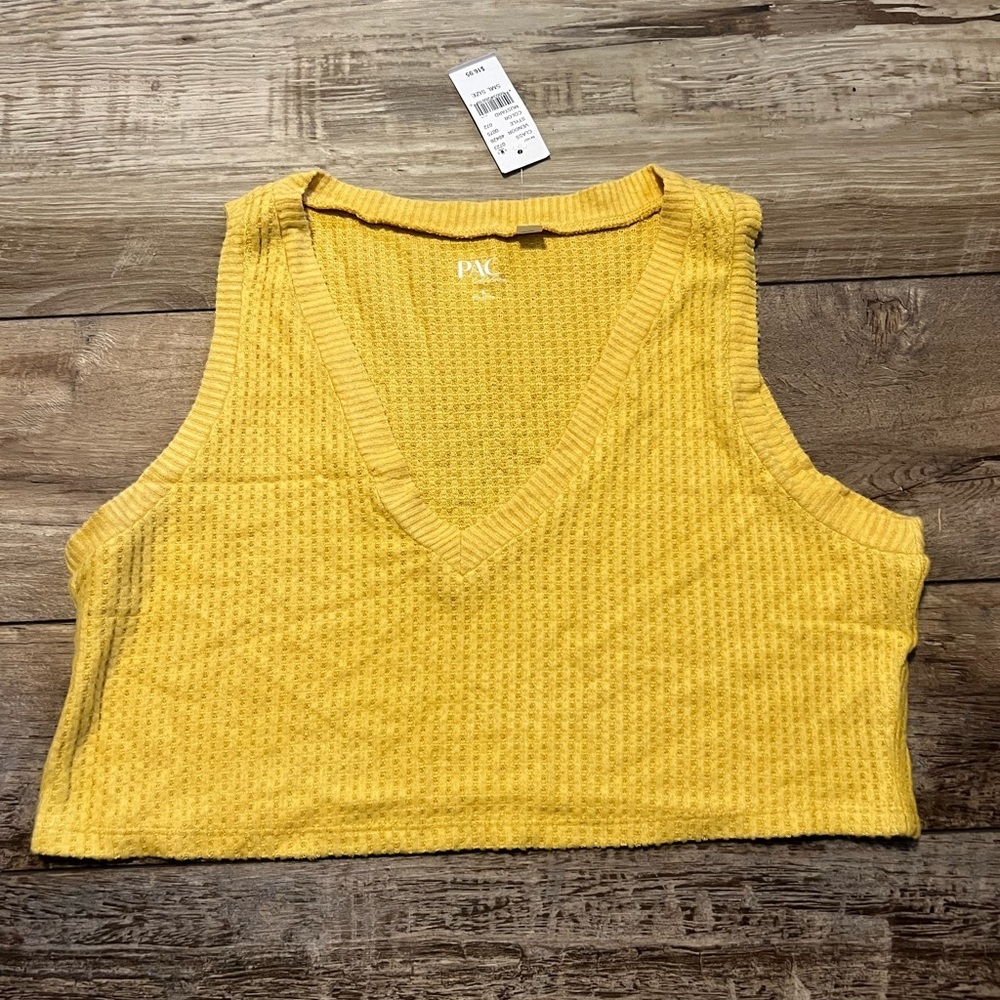 🆕PACSUN JINGLE COZY VEST SIZE S